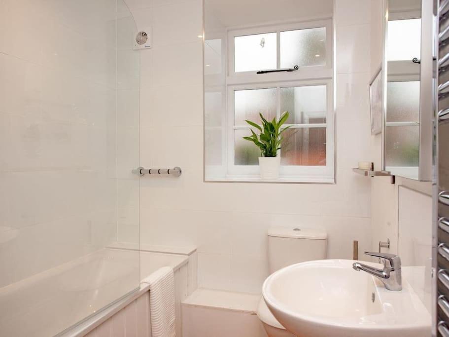 2 Central, Spacious, Apartment With Private Patio Sidmouth Exterior foto